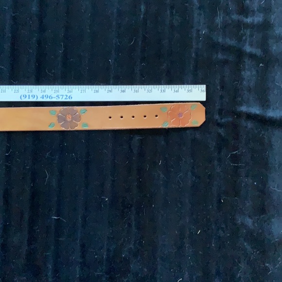 Paris Vintage Light Brown Embossed floral Pattern Belt Size 30 - Picture 5 of 6